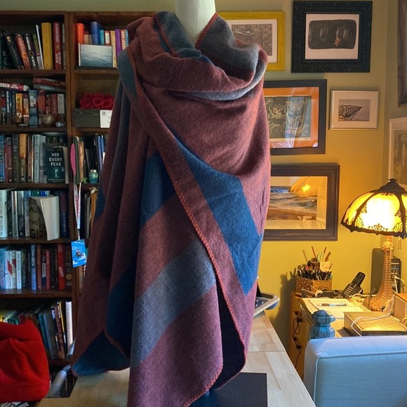 BB DAKOTA Warm Wooly Shawl - One Size - Picture 2 of 4